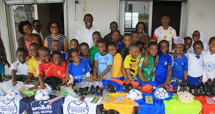 CUIB A&T receives sporting gifts from Jane and Frank Pueschel from USA